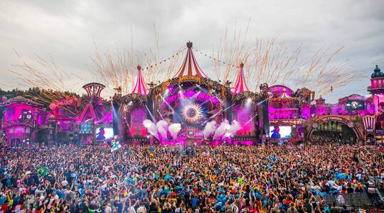 Couldn't make it to Tomorrowland? Watch the live stream!