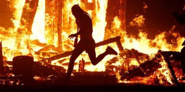  Death at Burning Man: man jumps into the fire